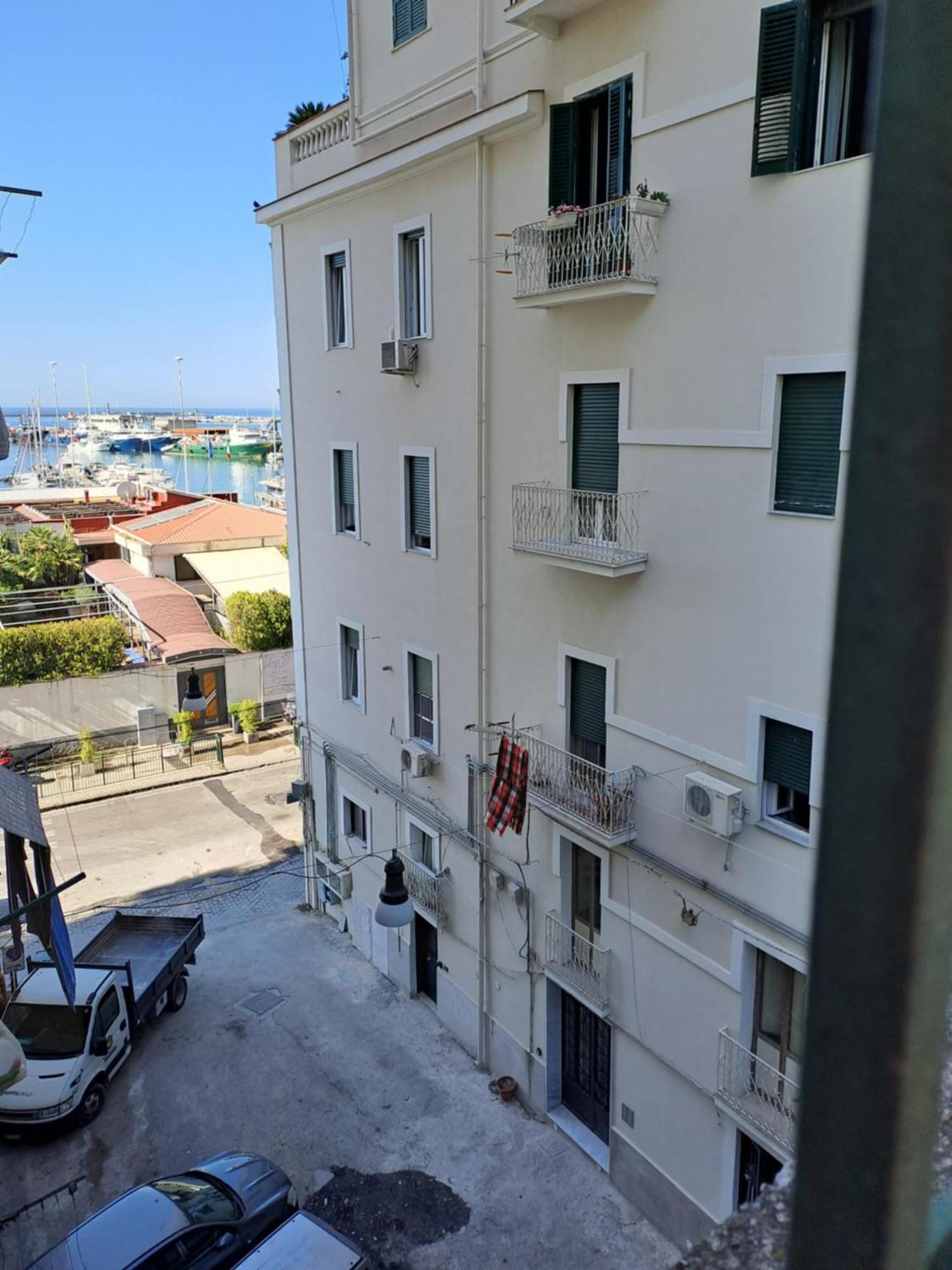 Apartamento Ti Porto Al Centro Unforgettable Moments Salerno Exterior foto